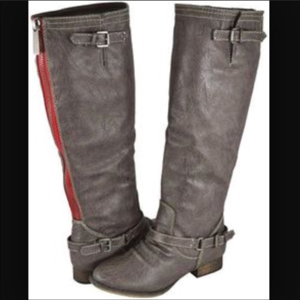 Gray tall boots 👢